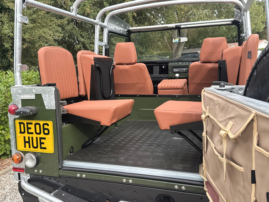 Land Rover Defender 90 Defender 90 Td5 Black #26