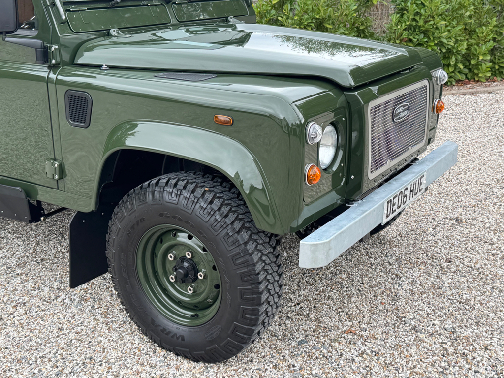 Land Rover Defender 90 Defender 90 Td5 Black #20