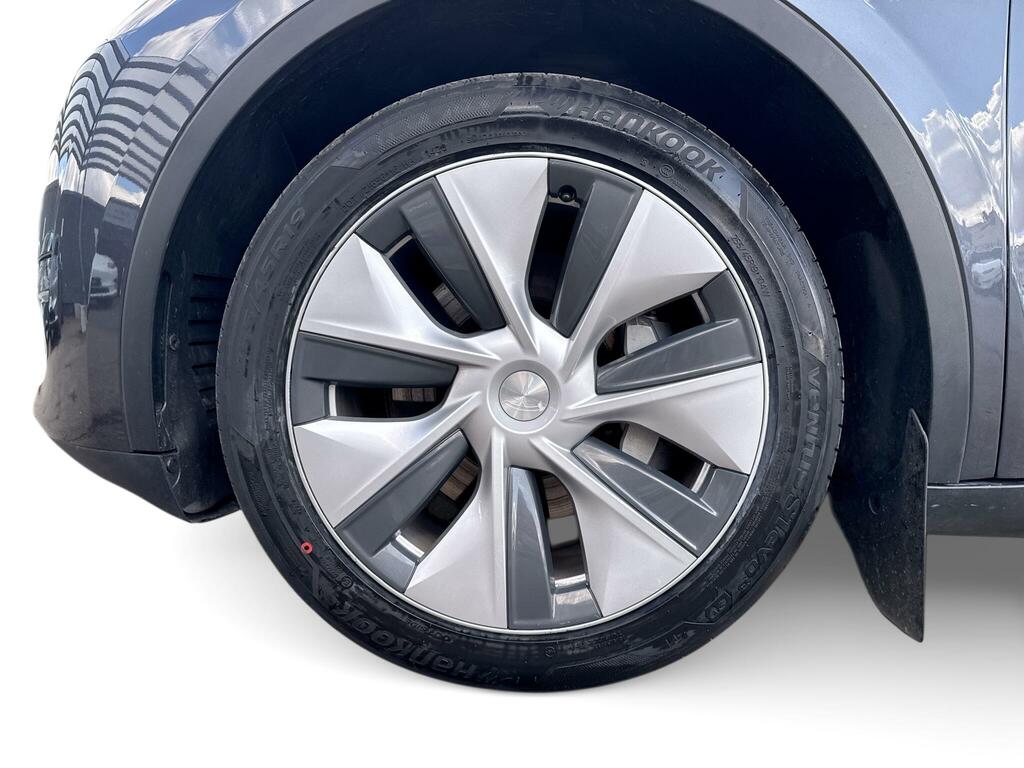 Tesla Model Y Long Range Silver #4