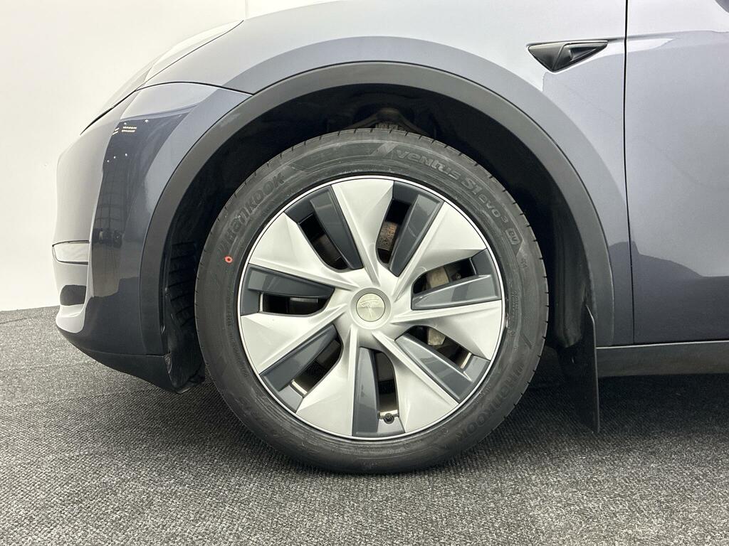 Tesla Model Y Long Range Silver #4