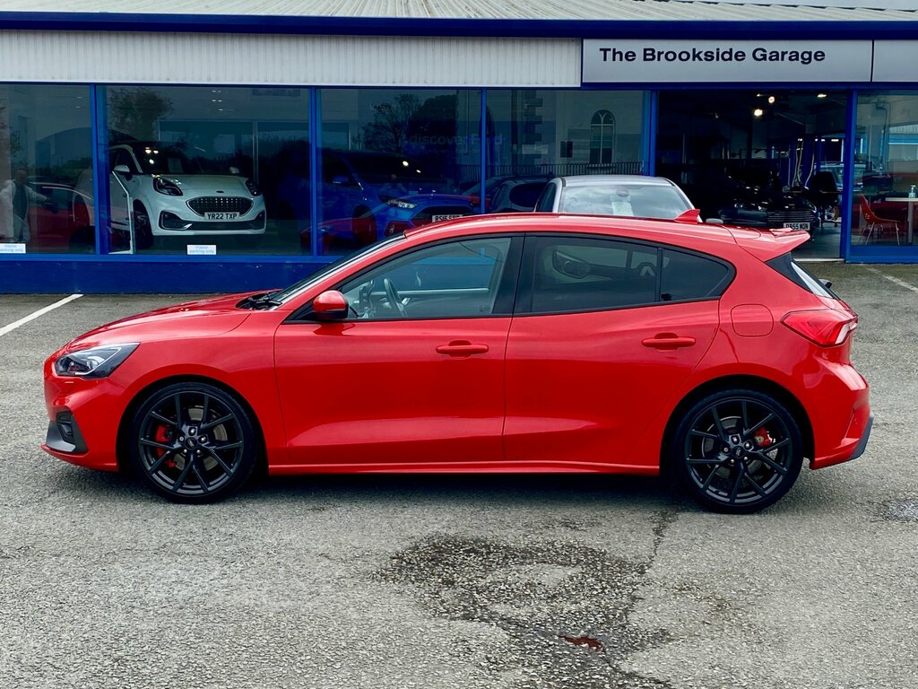 Ford Focus 2.0 Ecoblue St Hatchback Euro 6 Red #4
