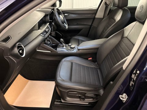 Alfa Romeo Stelvio Estate Black #4