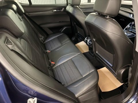 Alfa Romeo Stelvio Estate Black #5