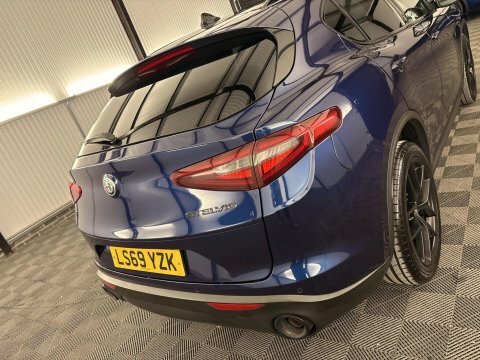 Alfa Romeo Stelvio Estate Black #42