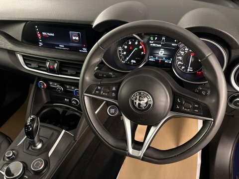Alfa Romeo Stelvio Estate Black #9
