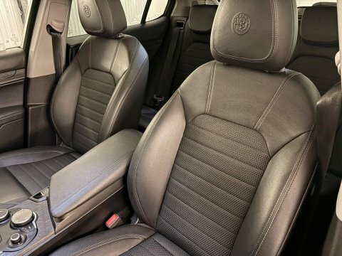 Alfa Romeo Stelvio Estate Black #8