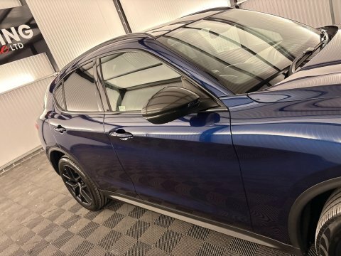 Alfa Romeo Stelvio Estate Black #37
