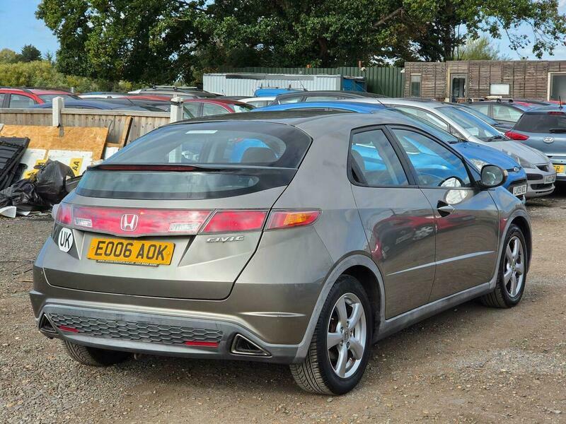 Honda Civic 1.8 I-vtec Es Black #10