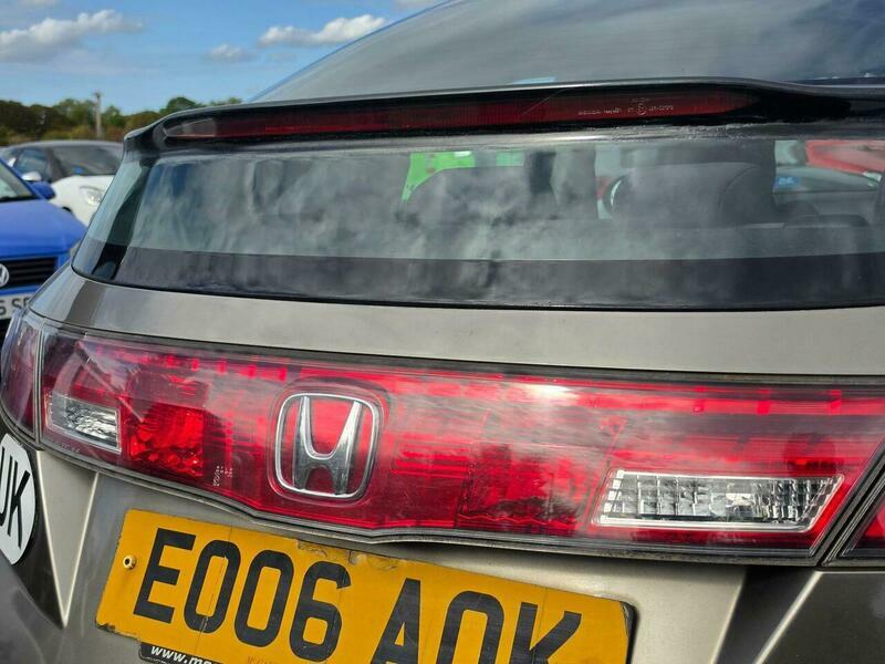 Honda Civic 1.8 I-vtec Es Black #36