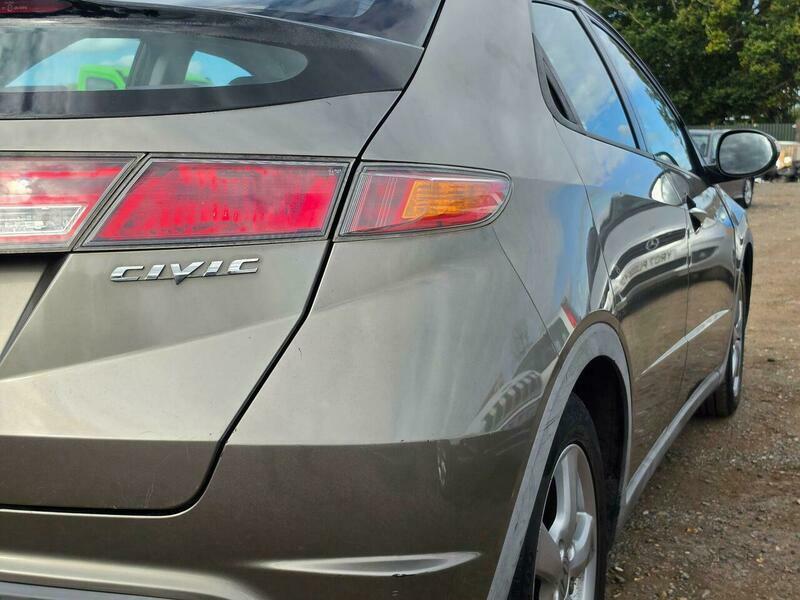 Honda Civic 1.8 I-vtec Es Black #9