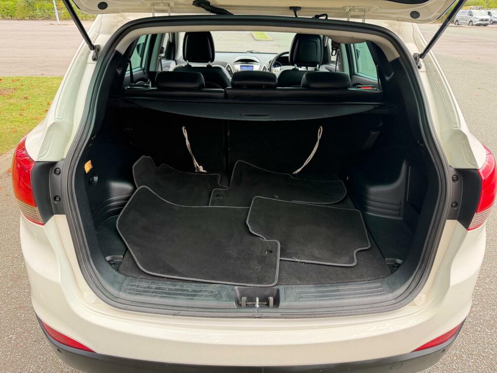 Hyundai Ix35 1.7 Crdi Premium Euro 5 Ss White #16