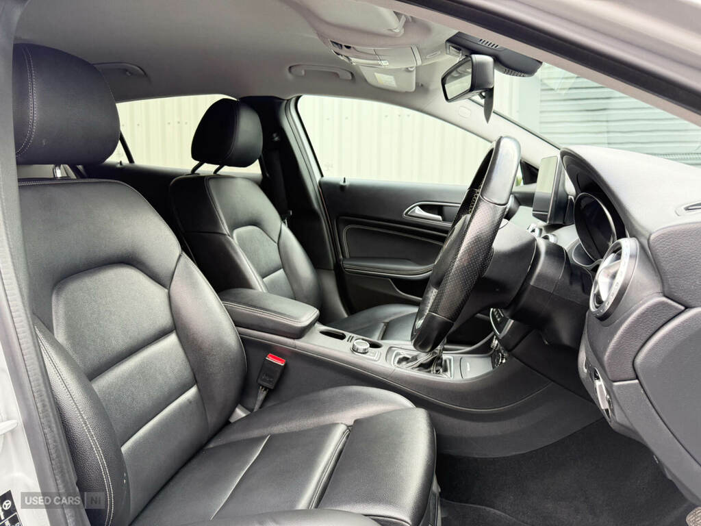 Mercedes-Benz GLA Class Gla220 Amg Line Premiumcdi 4Matic Grey #9