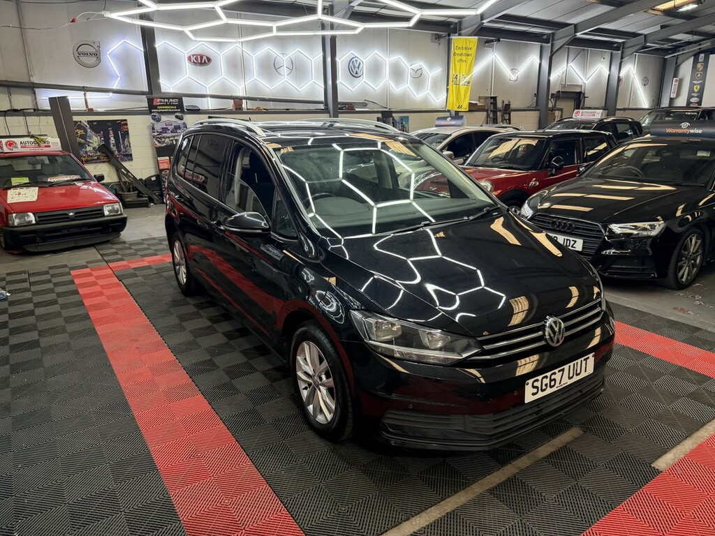 Volkswagen Touran Mpv 2.0 Tdi Se Family 201767 Black #4