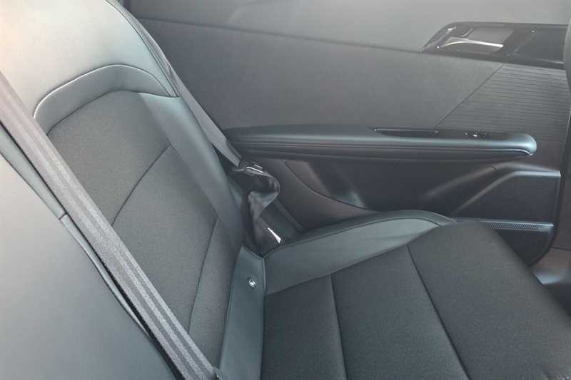 MG MG4 Hatchback Black #30