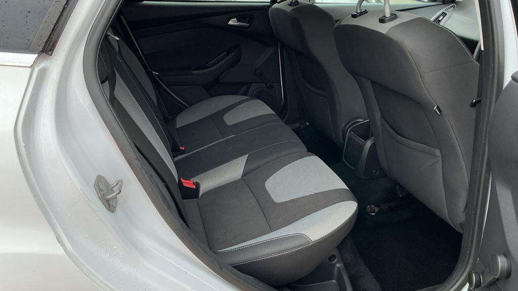 Ford Focus Hatchback 1.6 Zetec Euro 5 201262 Black #10