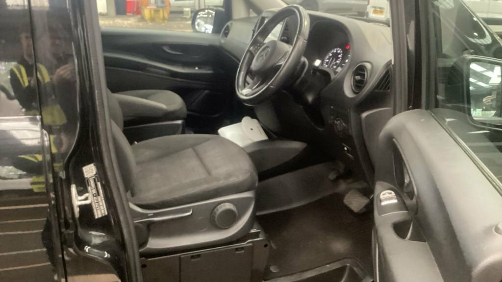 Mercedes-Benz Vito Minibus Blue #9