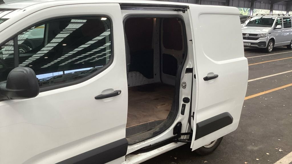 Vauxhall Combo Panel Van 1.6 Turbo D 2300 Edition L2 H1 Euro 6 S White #8
