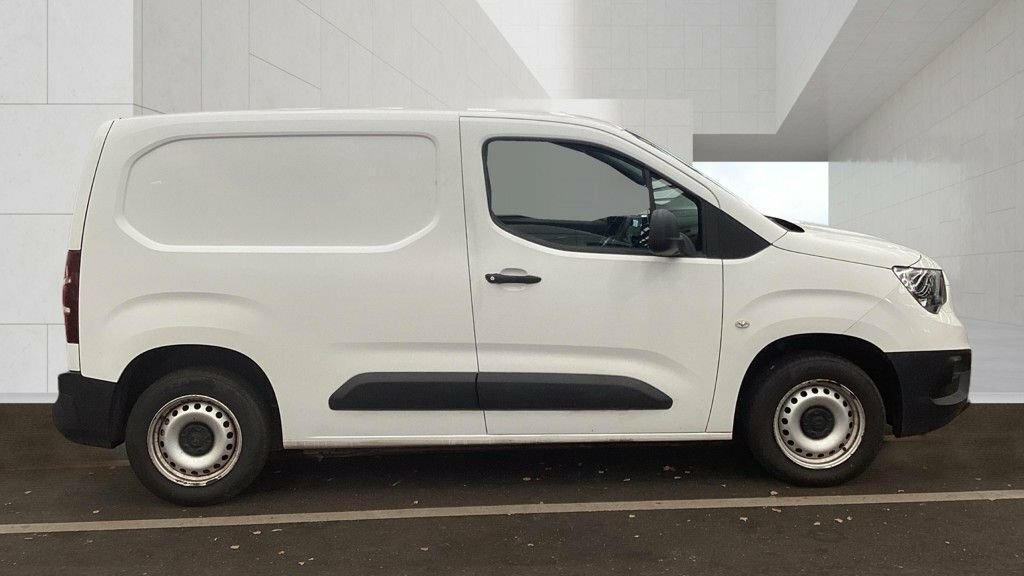 Vauxhall Combo Panel Van 1.6 Turbo D 2300 Edition L2 H1 Euro 6 S White #5
