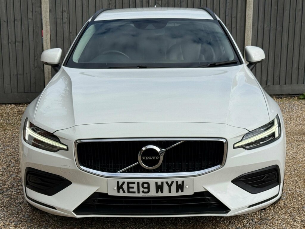 Volvo V60 2.0 T4 Momentum Plus Euro 6 Ss White #2
