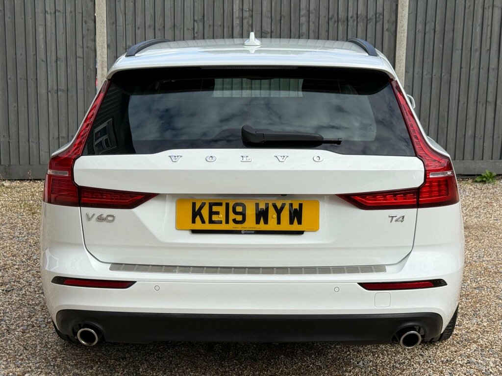 Volvo V60 2.0 T4 Momentum Plus Euro 6 Ss White #3