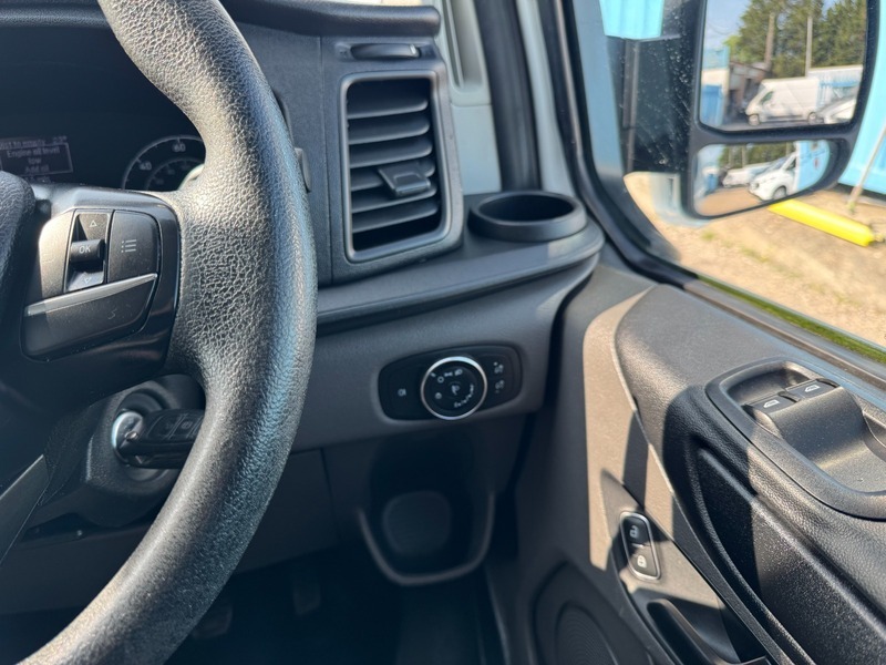 Ford Transit Custom 300 Leader P V White #5