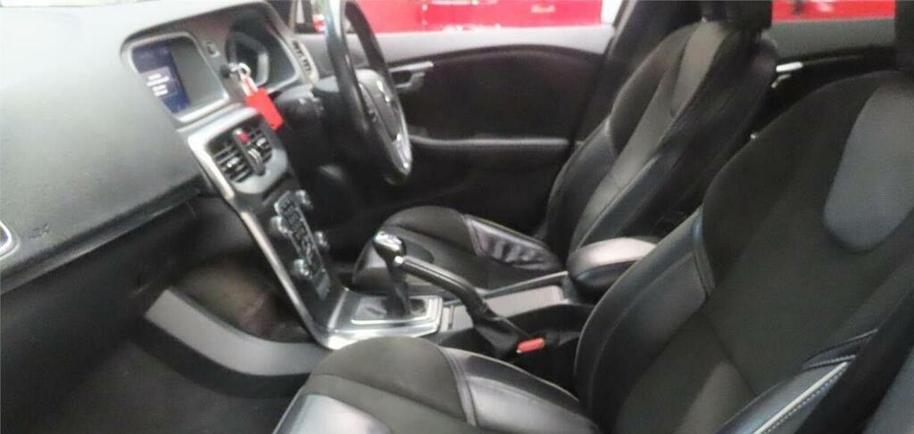 Volvo V40 2.0 D2 R-design Nav Plus Euro 6 Ss Black #2