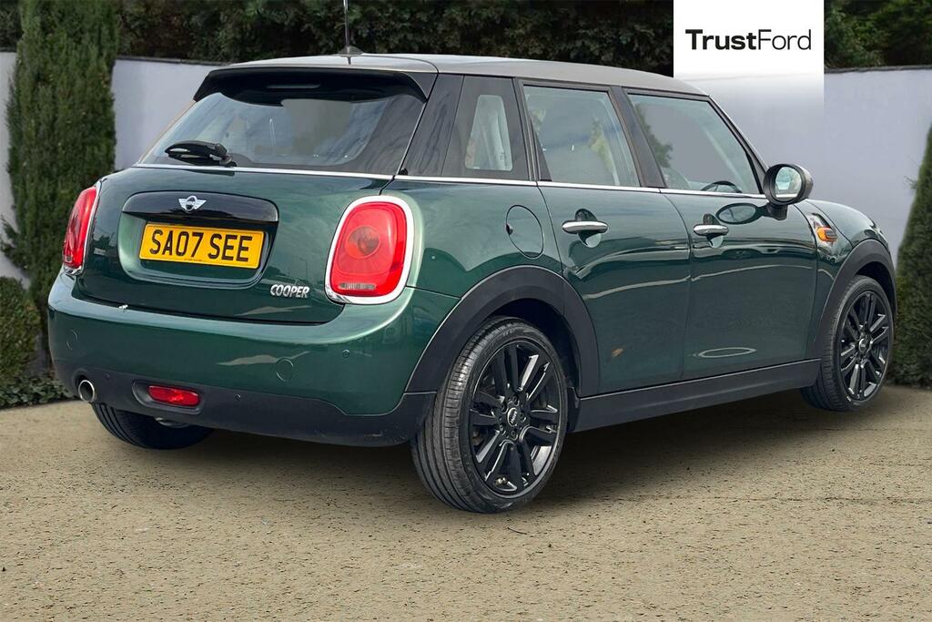 Mini Hatch 1.5 Cooper Seven Hatchback Euro Green #4