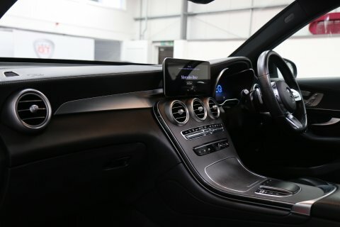 Mercedes-Benz GLC Class 300 De 4Matic Black #4