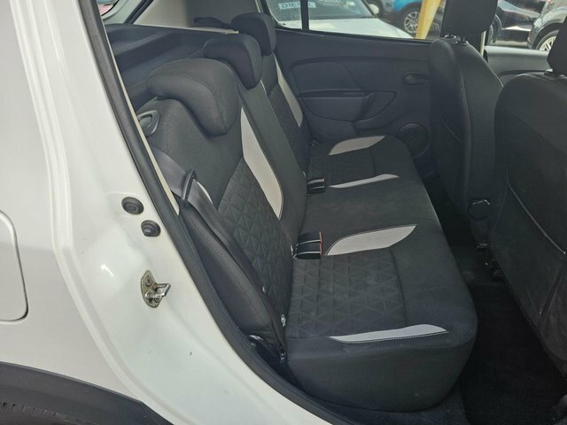 Dacia Sandero Stepway 2014 0.9 Tce Laureate Hatchback White #6