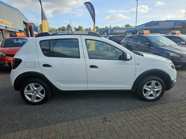 Dacia Sandero Stepway 2014 0.9 Tce Laureate Hatchback White #5