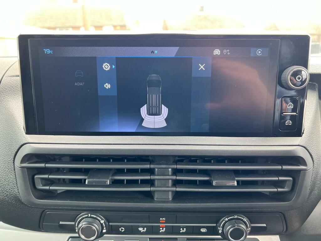 Peugeot E-Expert E 1000 75Kwh Professional Premiu... White #30