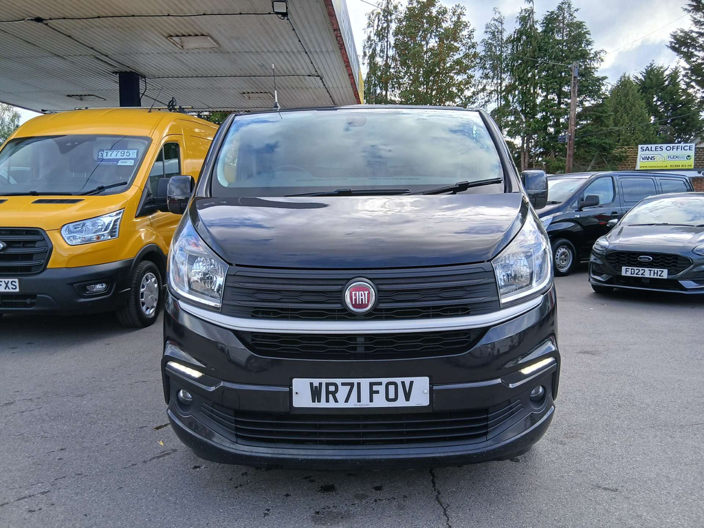 Fiat Talento Multijet 12 Sportivo Panel Van 2.0 P Black #2