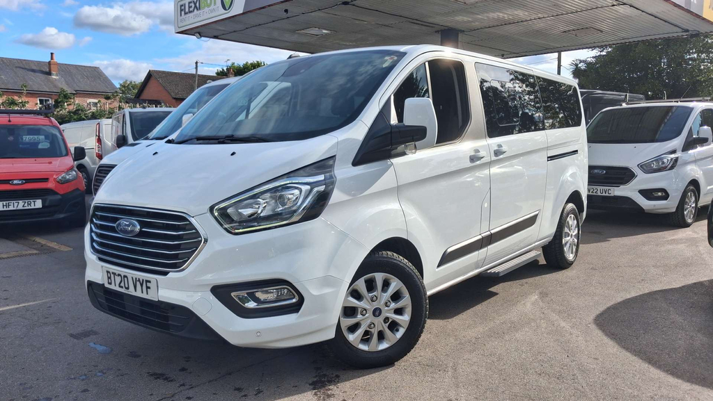 Ford Tourneo Custom 320 Ecoblue Zetec Minibus Double Cab White #3