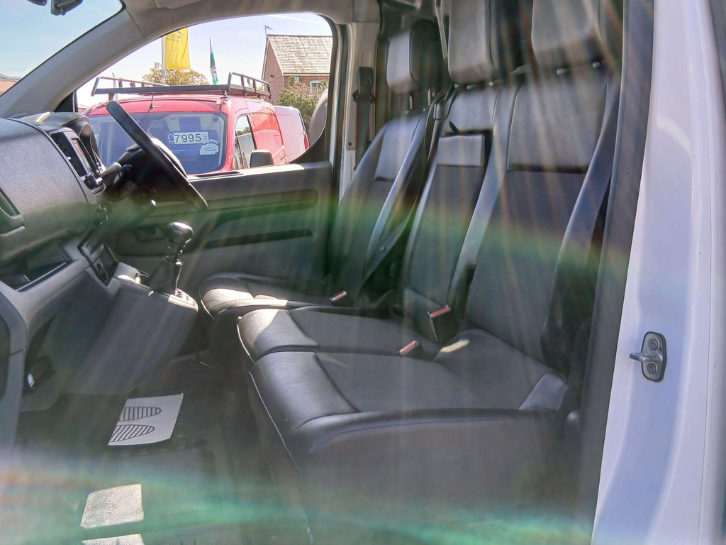 Vauxhall Vivaro Turbo D 2900 Sportive Panel Van L2 H White #6