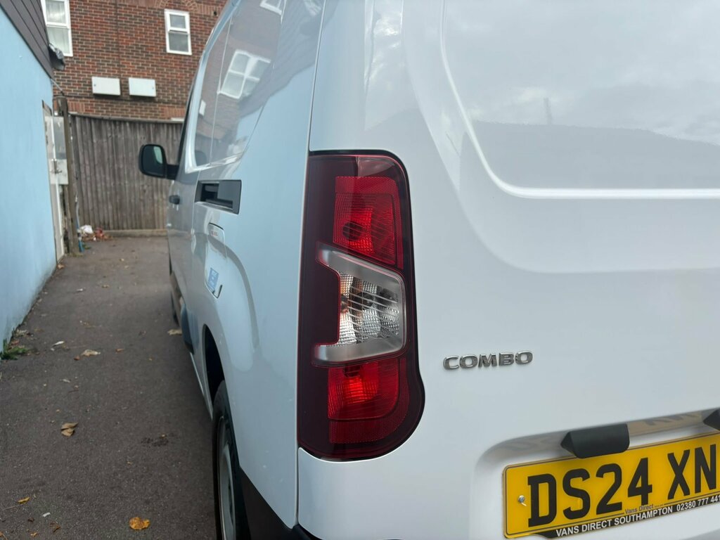 Vauxhall Combo 1.5 Turbo D 2300 Prime XL Panel Van 6Dr Man White #5