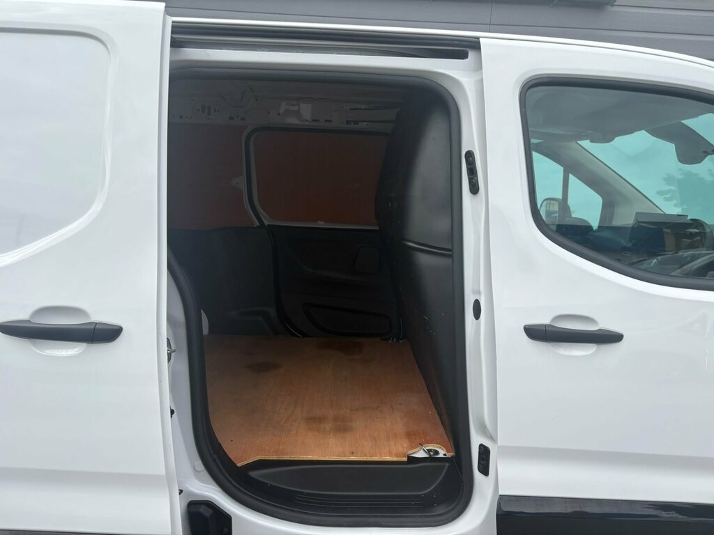 Vauxhall Combo 1.5 Turbo D 2300 Prime XL Panel Van 6Dr Man White #4