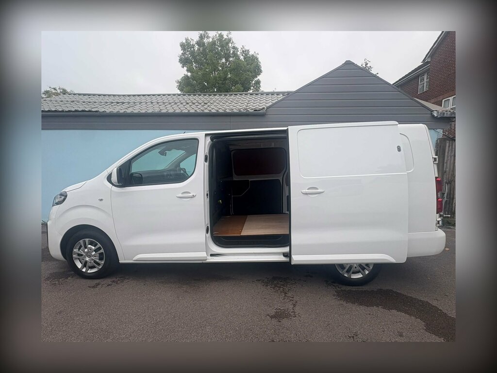 Vauxhall Vivaro 1.5 Turbo D 2900 Sportive Panel Van Man White #4