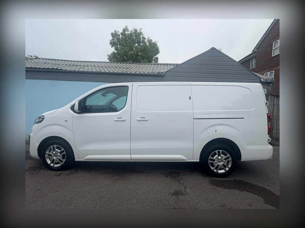 Vauxhall Vivaro 1.5 Turbo D 2900 Sportive Panel Van Man White #3