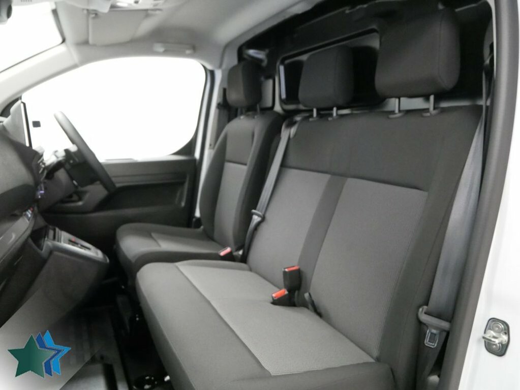 Vauxhall Vivaro Mpv White #3