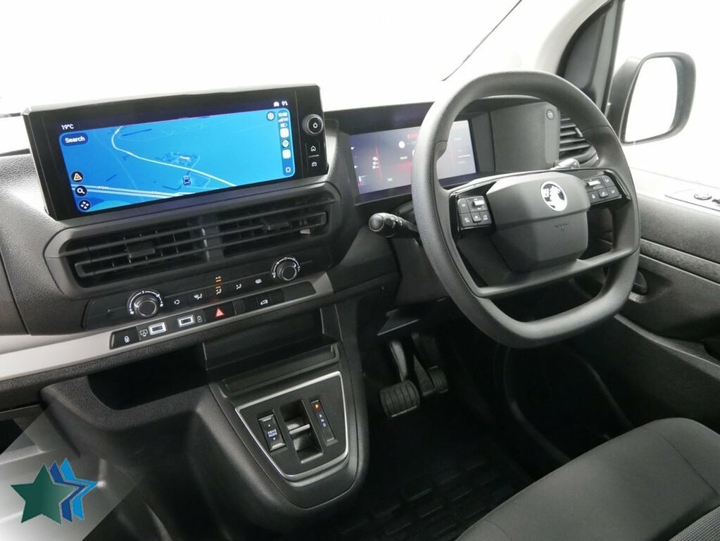 Vauxhall Vivaro Mpv White #2