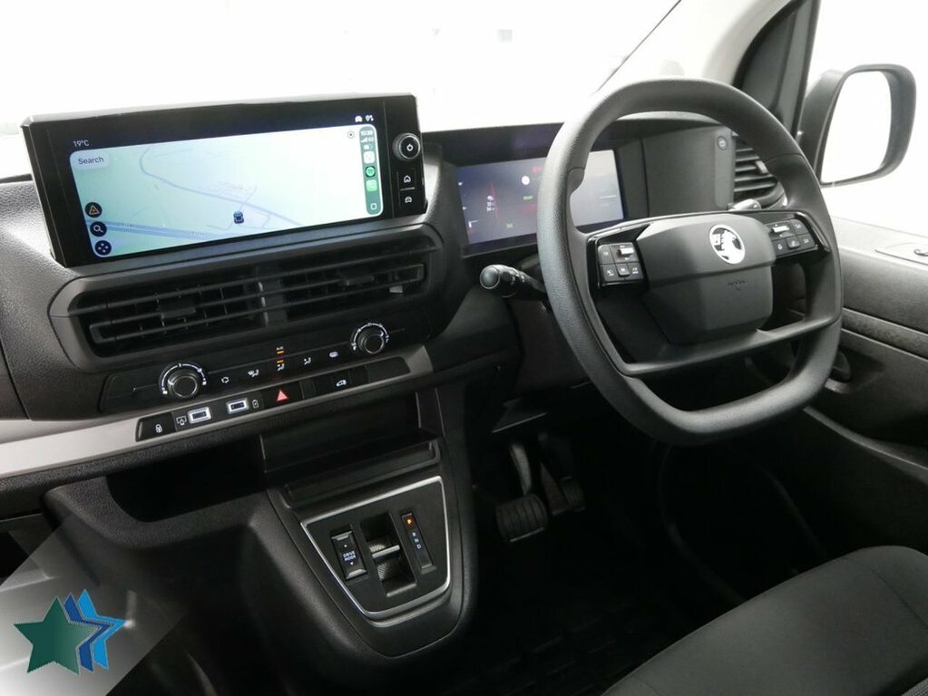 Vauxhall Vivaro Mpv White #4