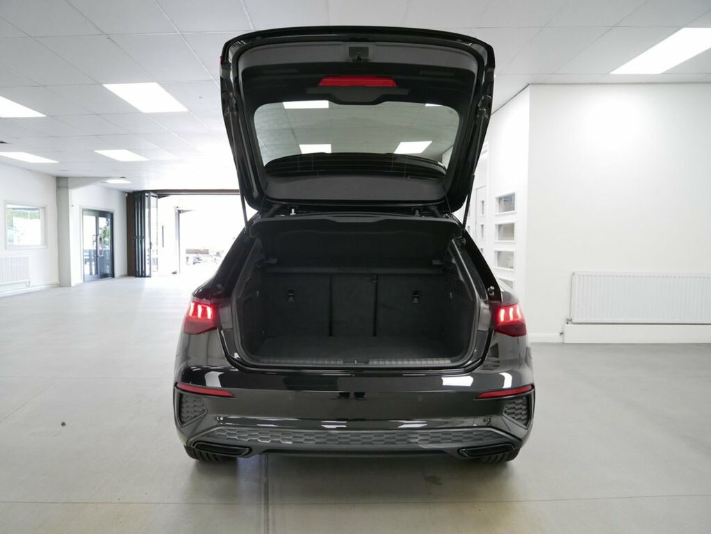 Audi A3 1.4L Tfsie 45 S Line Competition Sportback Pet Black #6