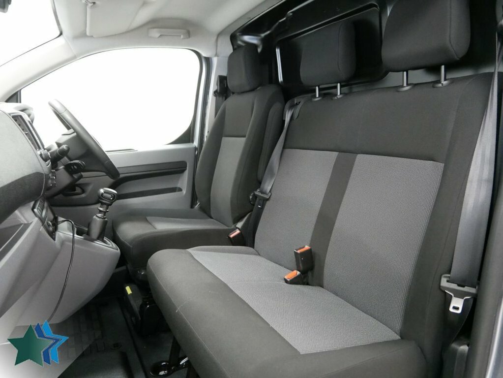 Vauxhall Vivaro 2L 2.0 Turbo D 3100 Dynamic Panel Van 6Dr M Grey #4
