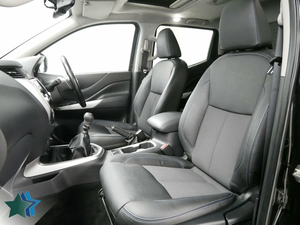 Nissan Navara 2.3L Dci N-guard Pickup Double Cab Manu Black #4