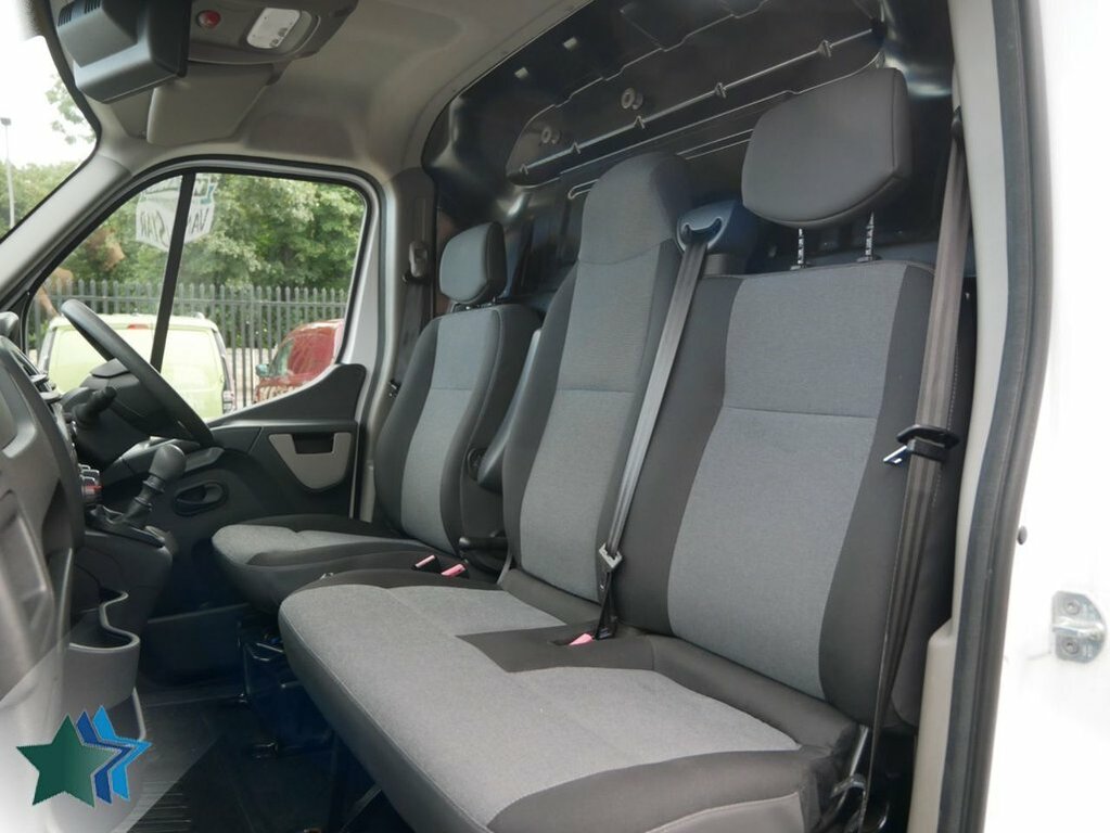 Renault Master 2.3L Dci 35 Business Panel Van F White #2