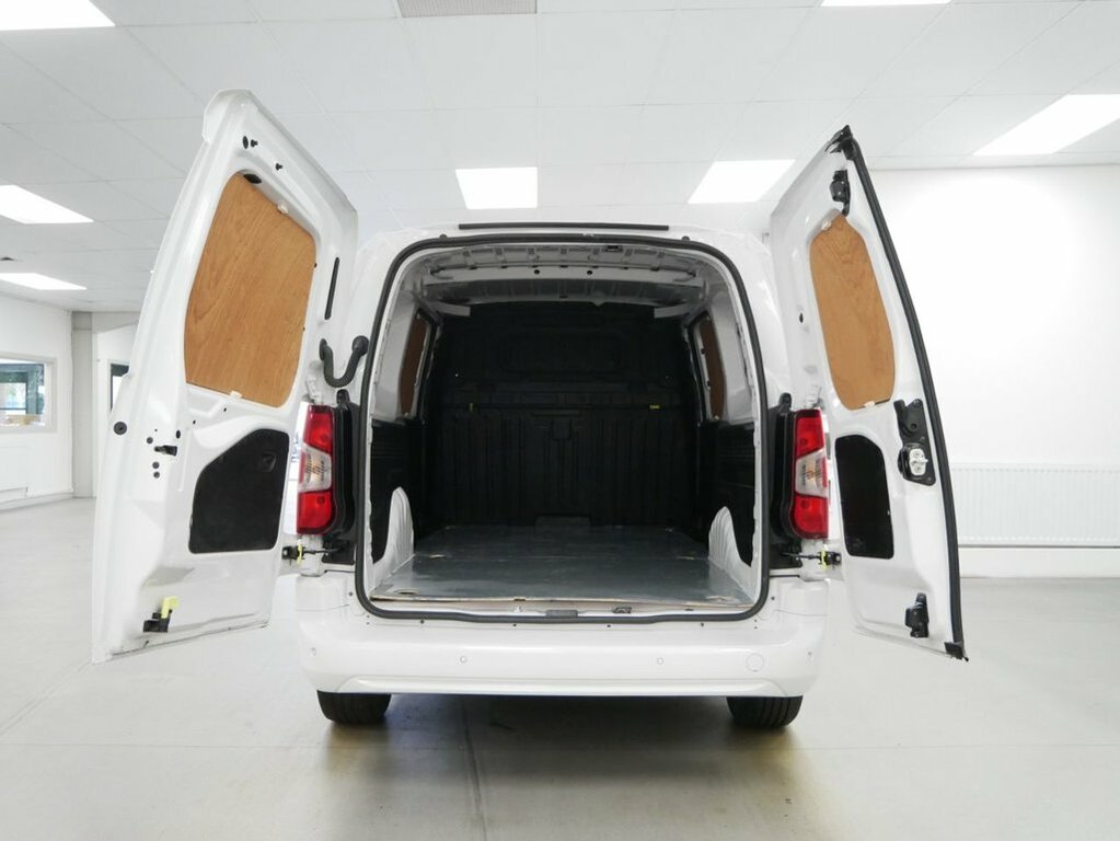 Vauxhall Combo 1.5L Turbo D 2300 Pro Panel Van 6Dr White #3