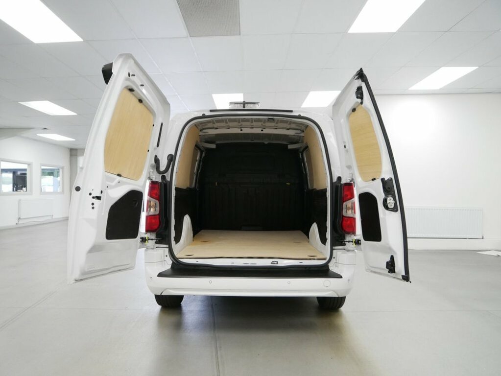 Peugeot Partner Professional White #12