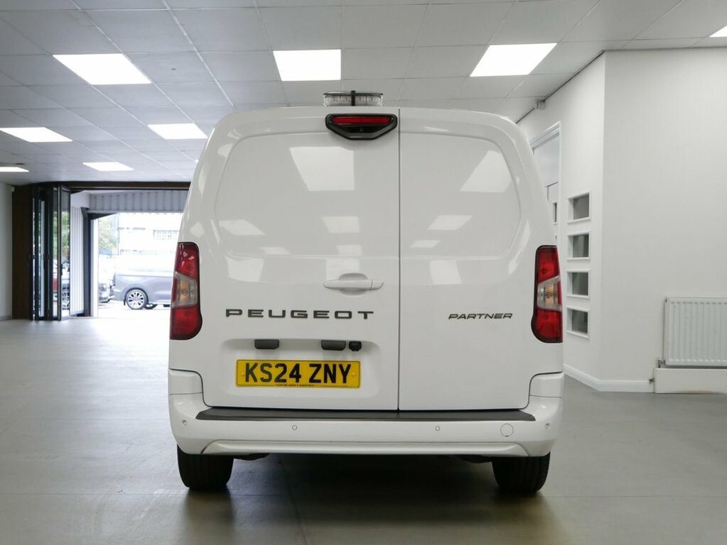 Peugeot Partner Professional White #10
