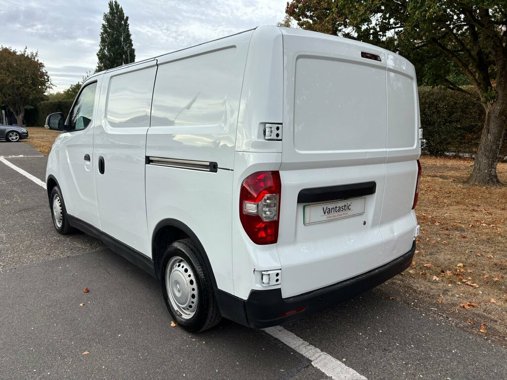 Maxus eDeliver 3 50.23Kwh Panel Van Fwd L1 122 P Black #7