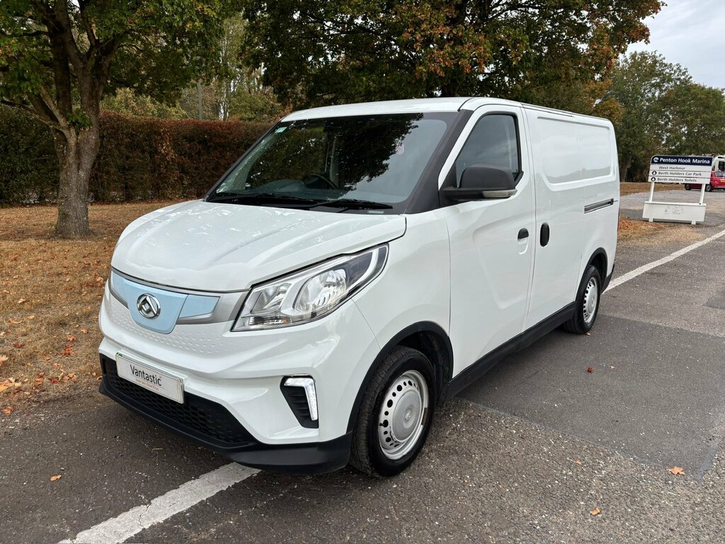 Maxus eDeliver 3 50.23Kwh Panel Van Fwd L1 122 P Black #1